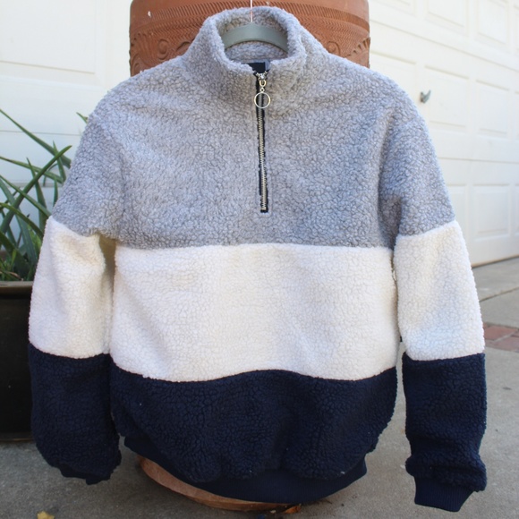 🚨//Fall Essentials// Fluffy Blue Pullover sweater - Picture 2 of 8